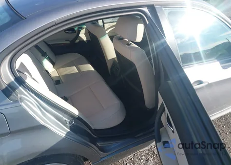 2011 BMW 328I xDrive z USA, uszkodzony, nr VIN WBAPK5C53BA994411